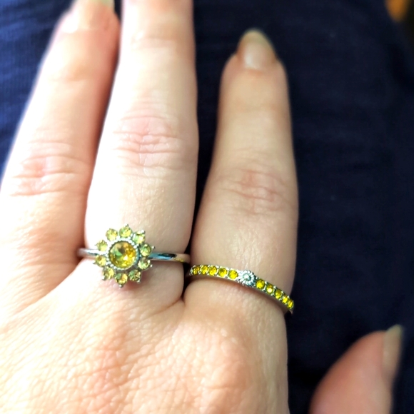 Silver toned Fragrant Jeweled Gemstone Sunflower Ring With Matching Band - Picture 2 of 6